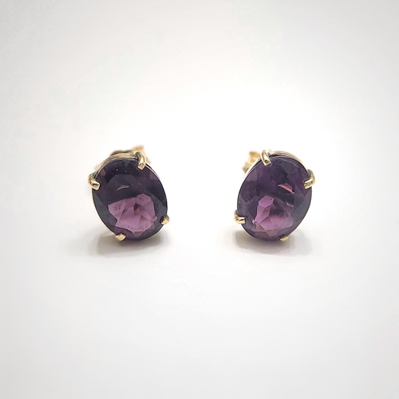 ✨SALE✨ 14K Gold Oval Amethyst Vintage Stud Earrings - Picture 4 of 9